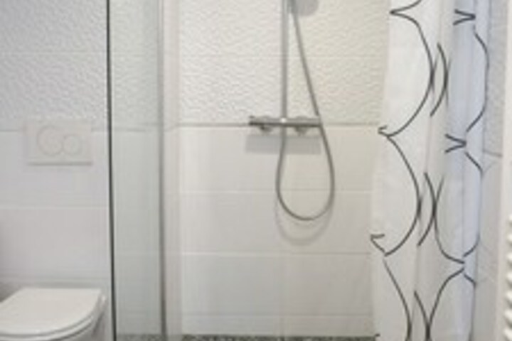 Room 5 of 17
