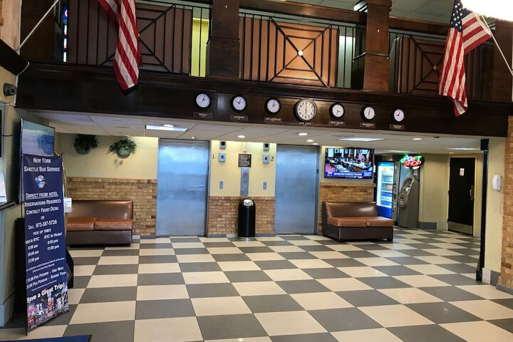 Lobby lounge
