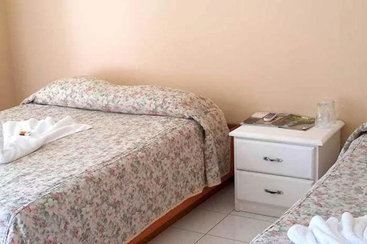 Room 4 of 10