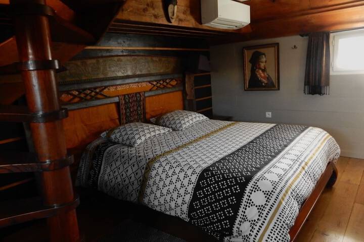 Room 13 of 122