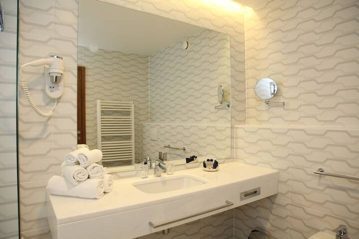 Room 14 of 25