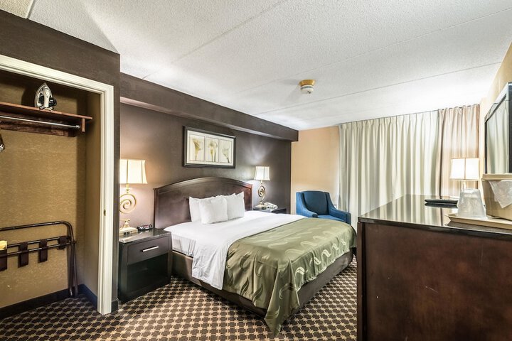 1 King Bed (6 of 11)