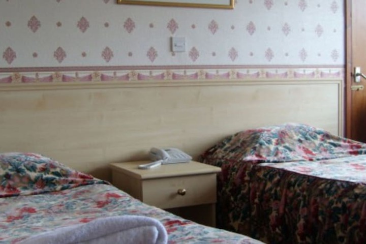 Room 10 of 34
