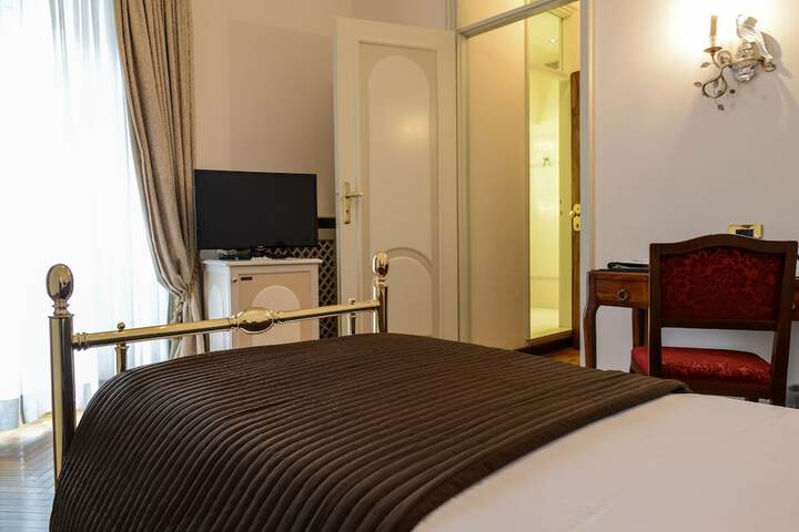 Room 15 of 94