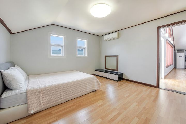 Room 73 of 85
