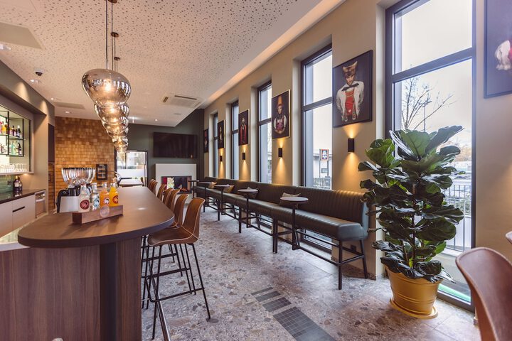 Lounge 96 of 113