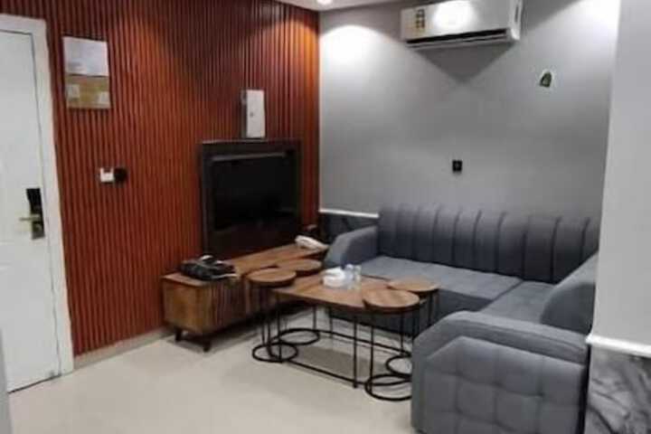 Room 8 of 15