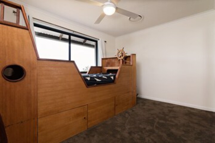 Room 8 of 33