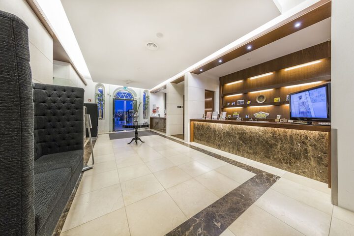 Hotel 2 of 64