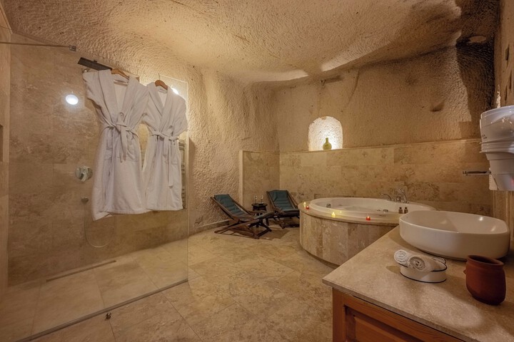 Room 53 of 86