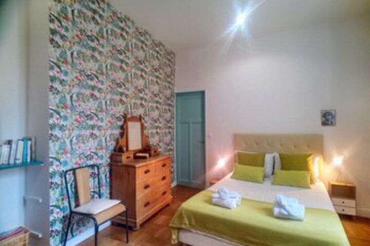 Room 9 of 18