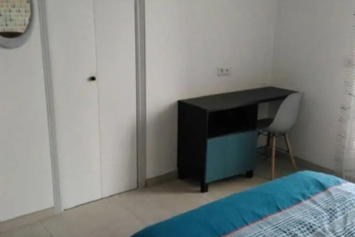 Room 6 of 10