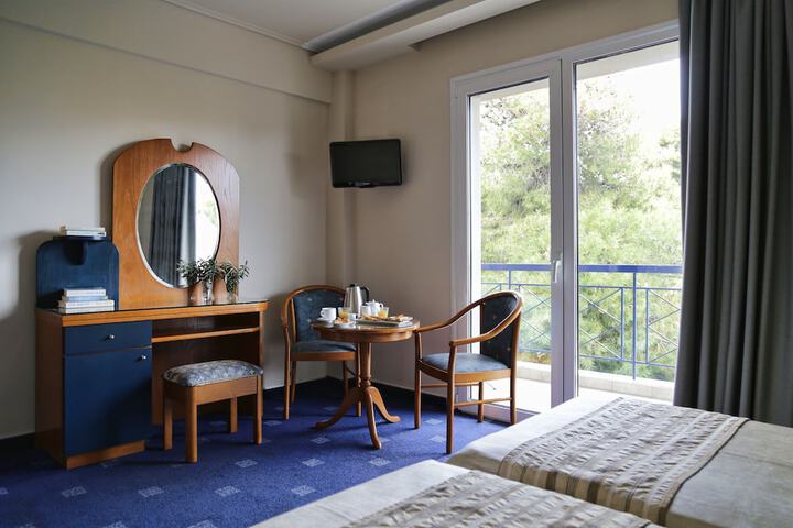Room 8 of 76