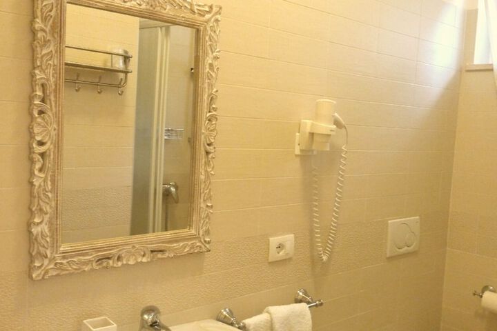 Room 10 of 60