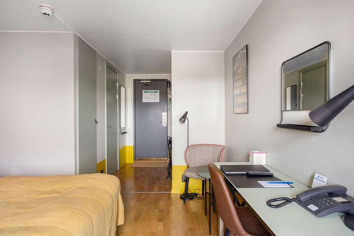 Room 13 of 68