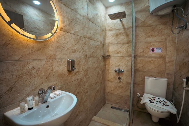 Room 43 of 57
