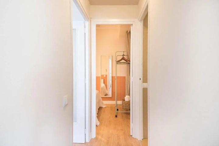 Room 2 of 2