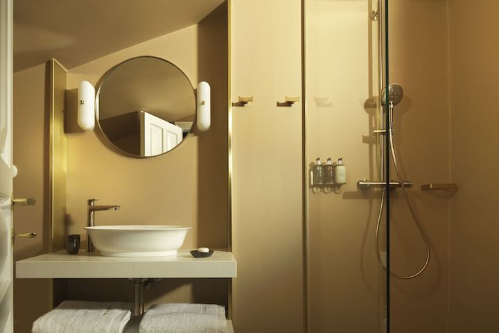 Room 42 of 67