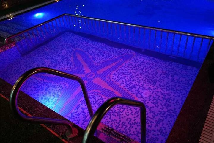 Pool 28 of 41