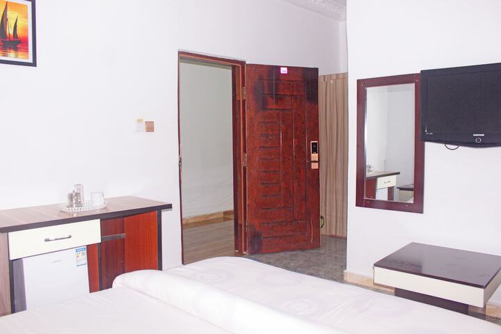 Room 4 of 38