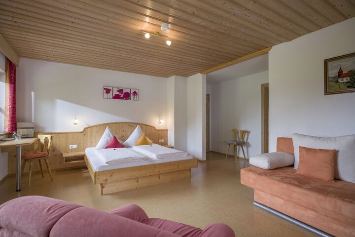 Room 3 of 27