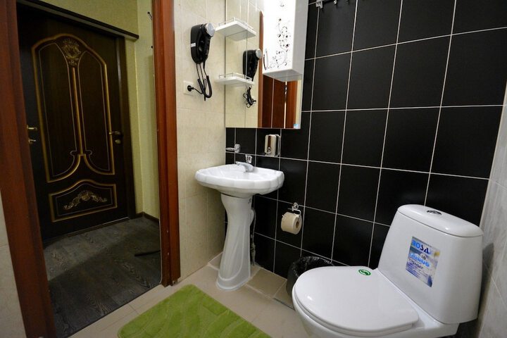 Room 10 of 33