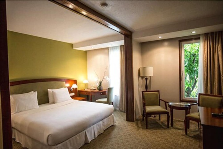 Room 15 of 60