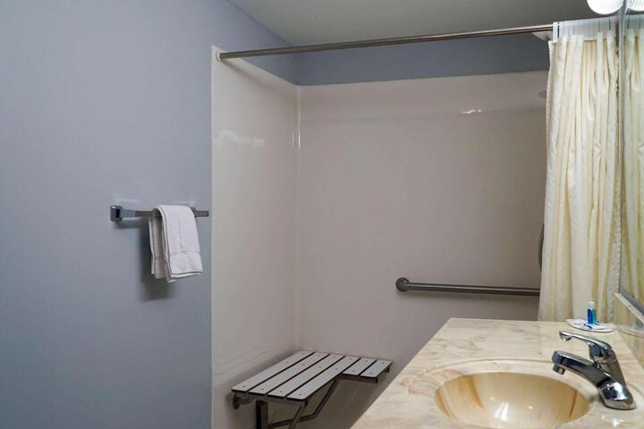 2 Double Beds Accessible (9 of 10)