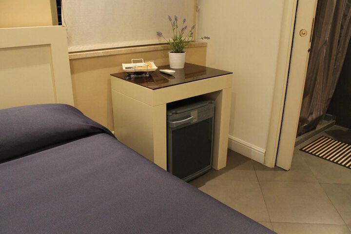 Room 6 of 33