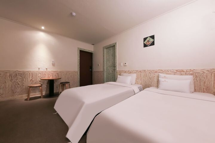 Room 25 of 64