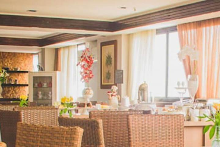 Breakfast area