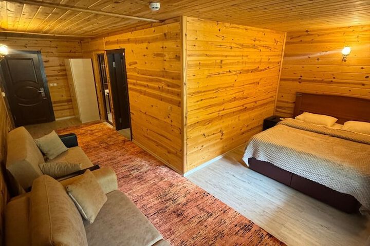 Room 16 of 36