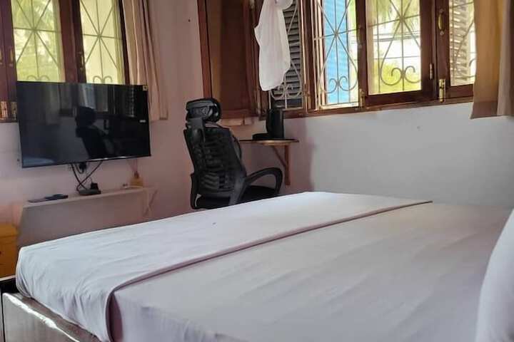 Room 10 of 80
