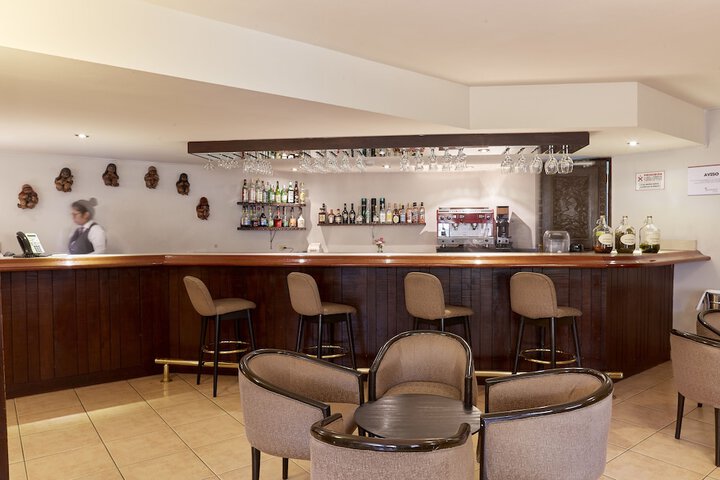 Lounge 63 of 67