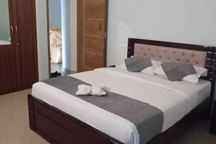 Room 4 of 6
