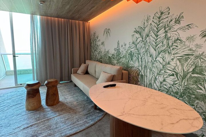 Room 62 of 237