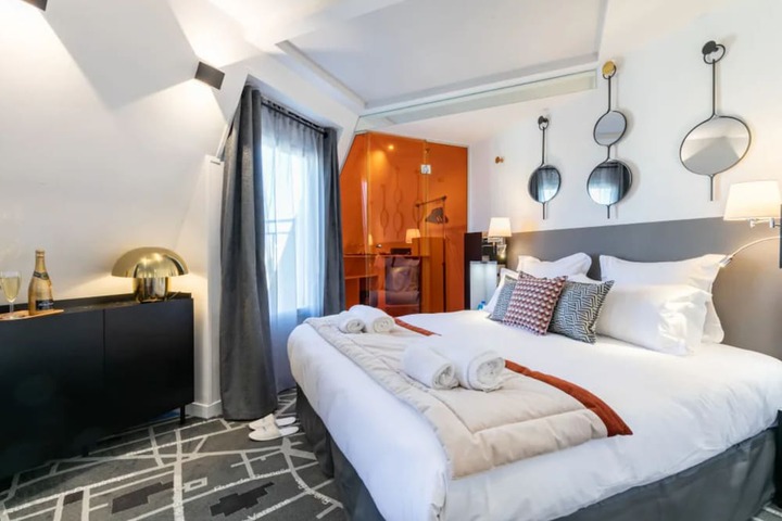 Room 3 of 31