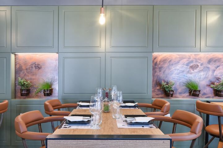 Dining 62 of 77