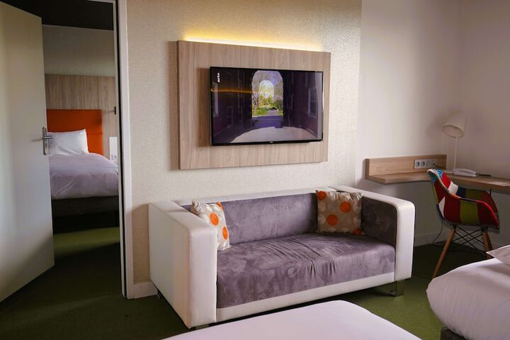 Room 13 of 47