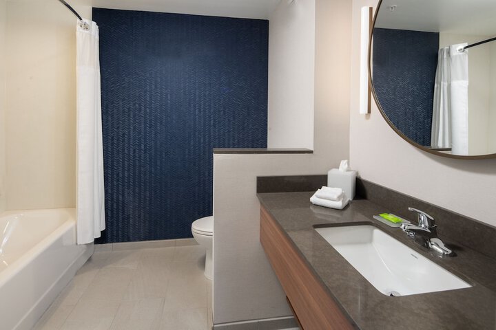 Room 9 of 18