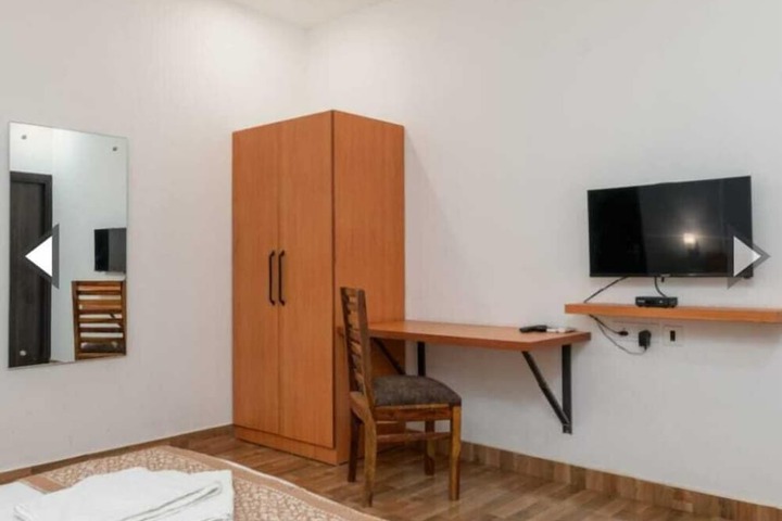 Room 5 of 14