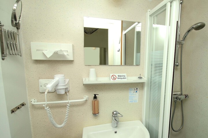 Room 28 of 48