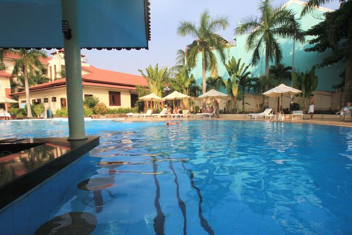 Pool Hotel