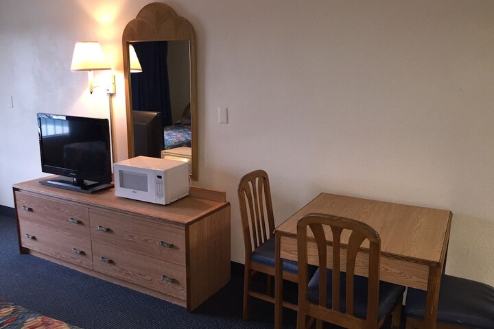 Room 6 of 50