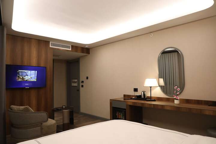 Room 18 of 43