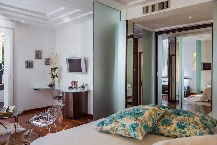 Room 4 of 37