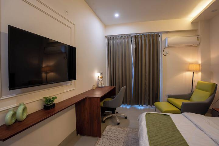 Room 7 of 12
