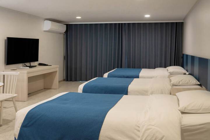 Room 10 of 120