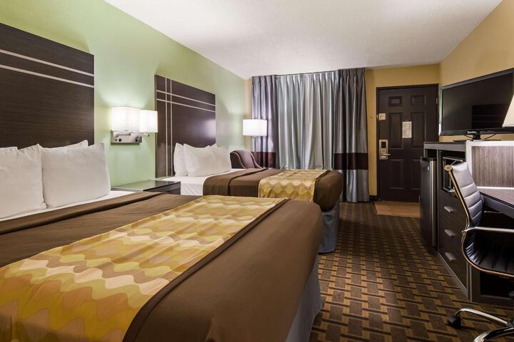 2 Queen Beds High Speed Internet Accessible Microwave and Refrigerator, Coffee Maker, Hairdryer Continental Breakfast (11 of 13)