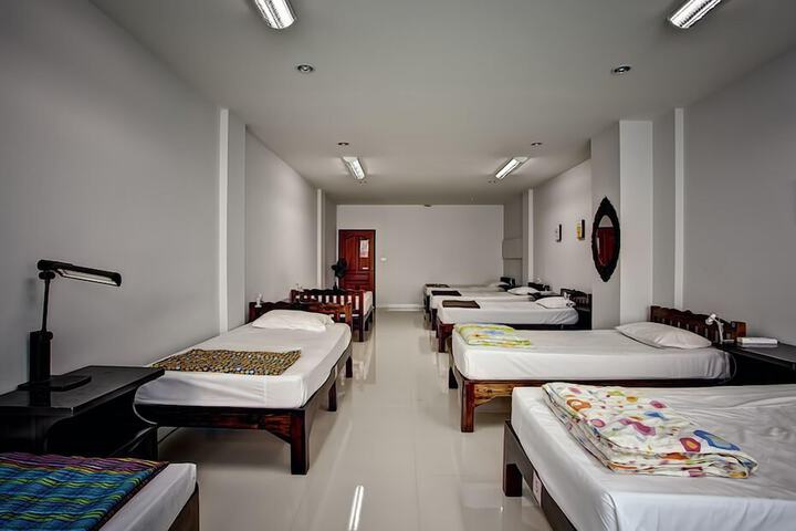 Room 12 of 28